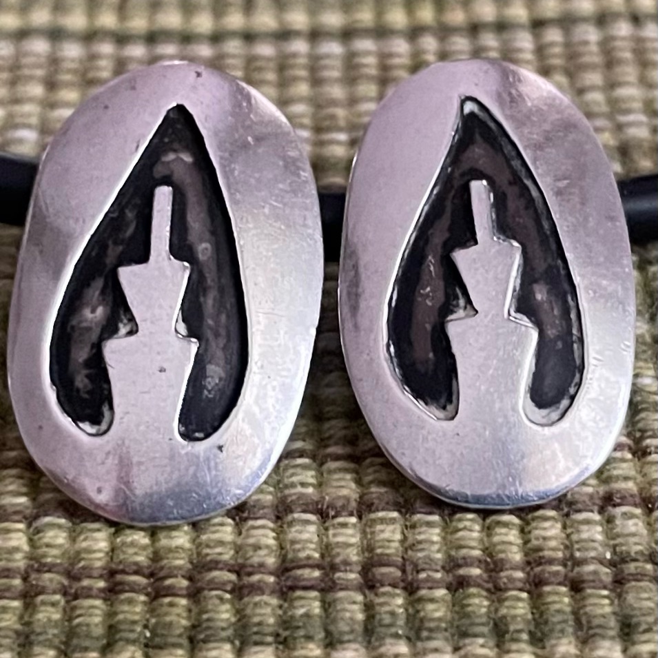 Native American Navajo Sterling Silver Oval Stud Earrings With Abstract Design 69$